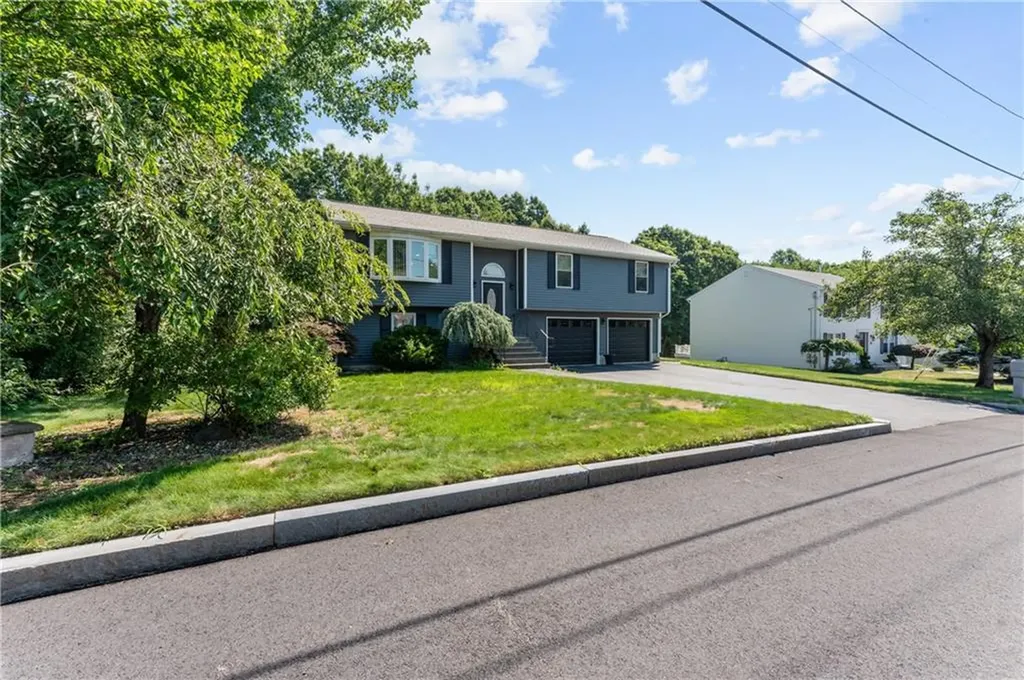 16 Rachella Court East Providence RI 02914