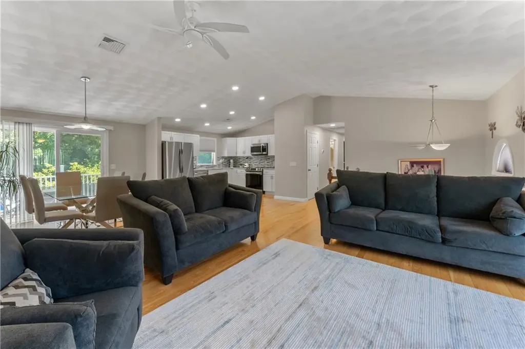 16 Rachella Court East Providence RI 02914
