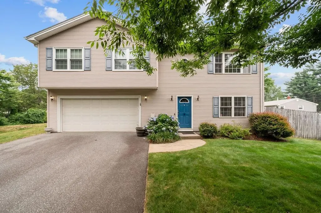 19 Desmar Court Warwick RI 02889