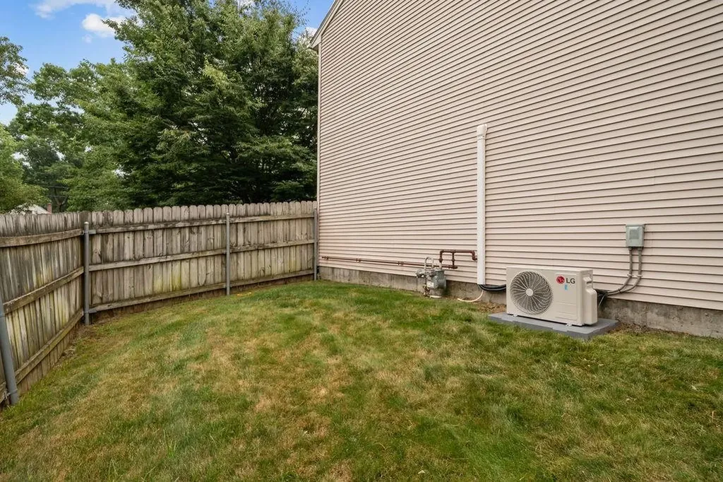 19 Desmar Court Warwick RI 02889