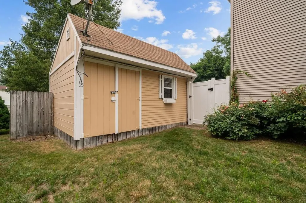 19 Desmar Court Warwick RI 02889