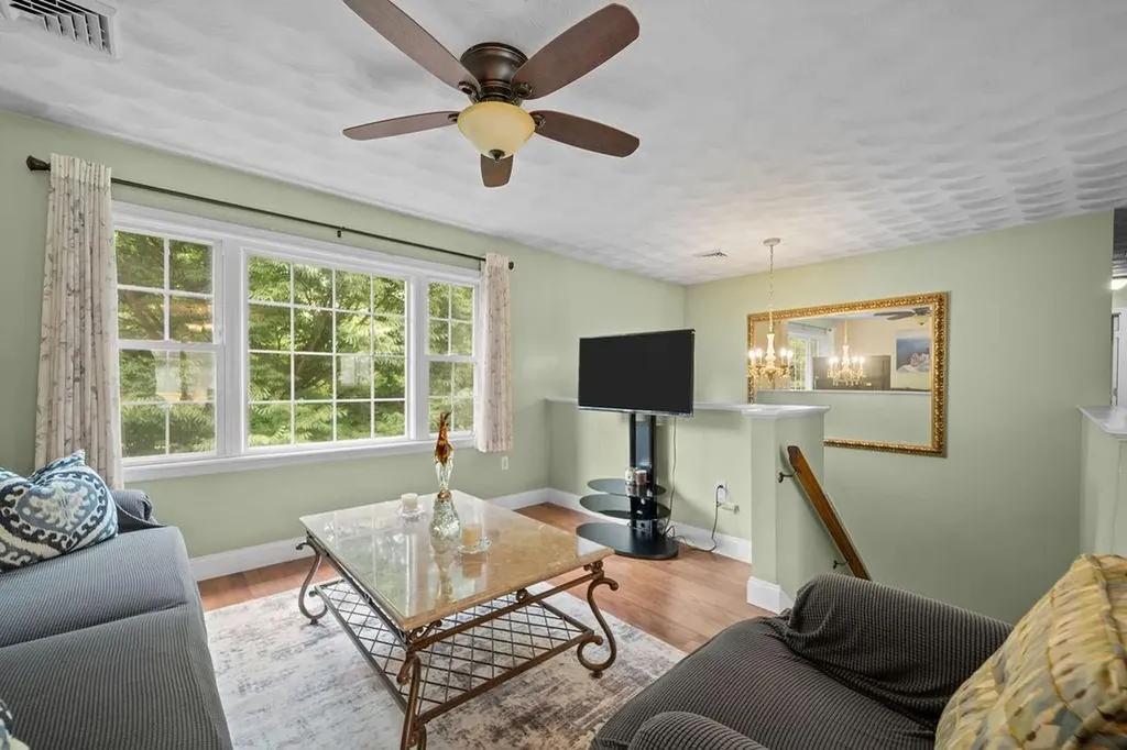 19 Desmar Court Warwick RI 02889