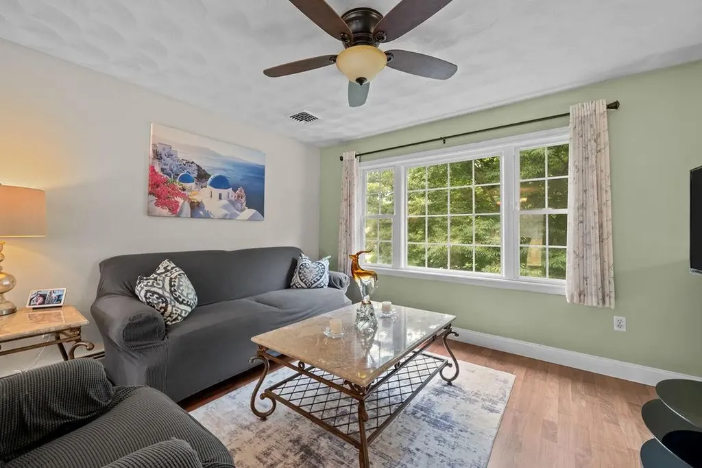 19 Desmar Court Warwick RI 02889