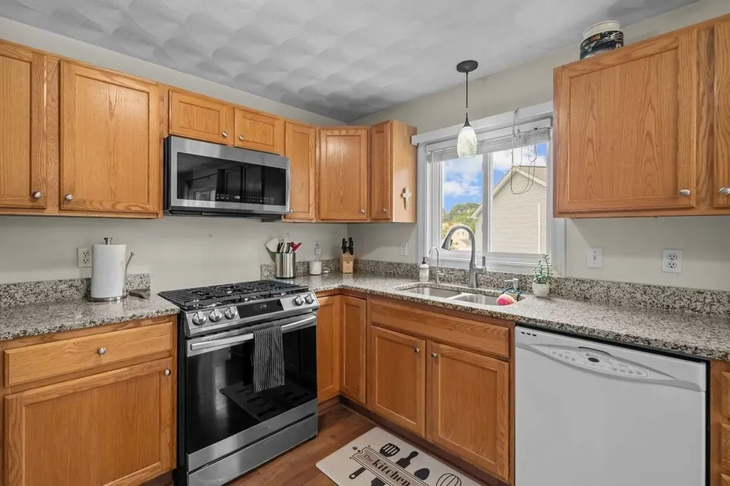 19 Desmar Court Warwick RI 02889