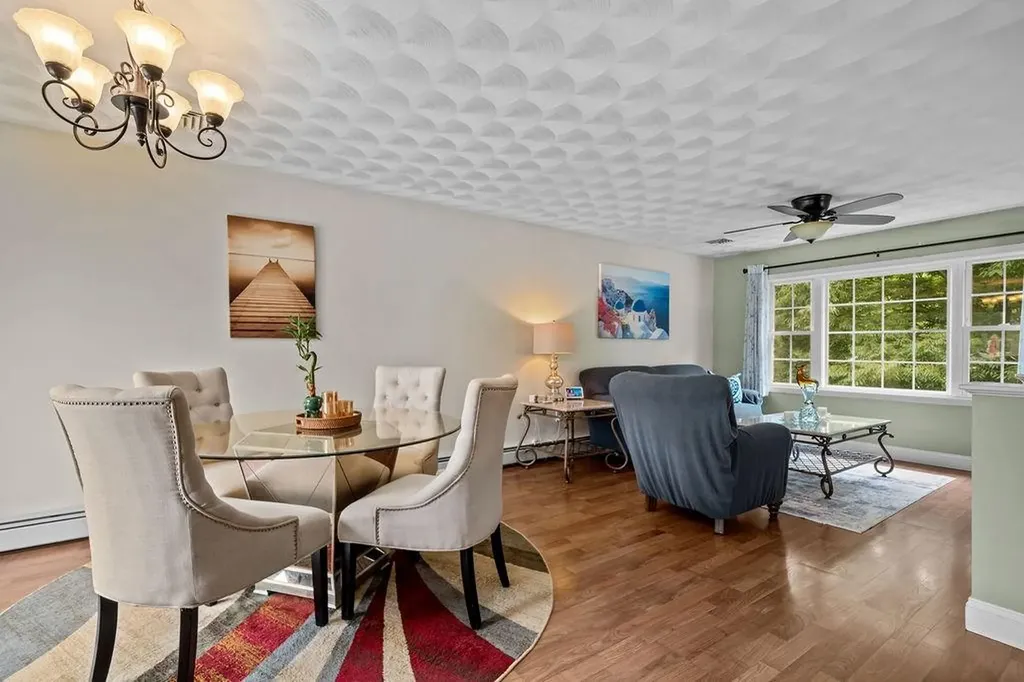 19 Desmar Court Warwick RI 02889