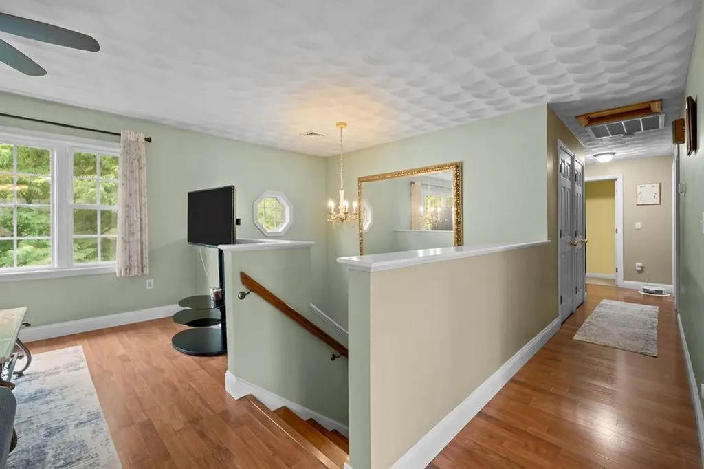 19 Desmar Court Warwick RI 02889