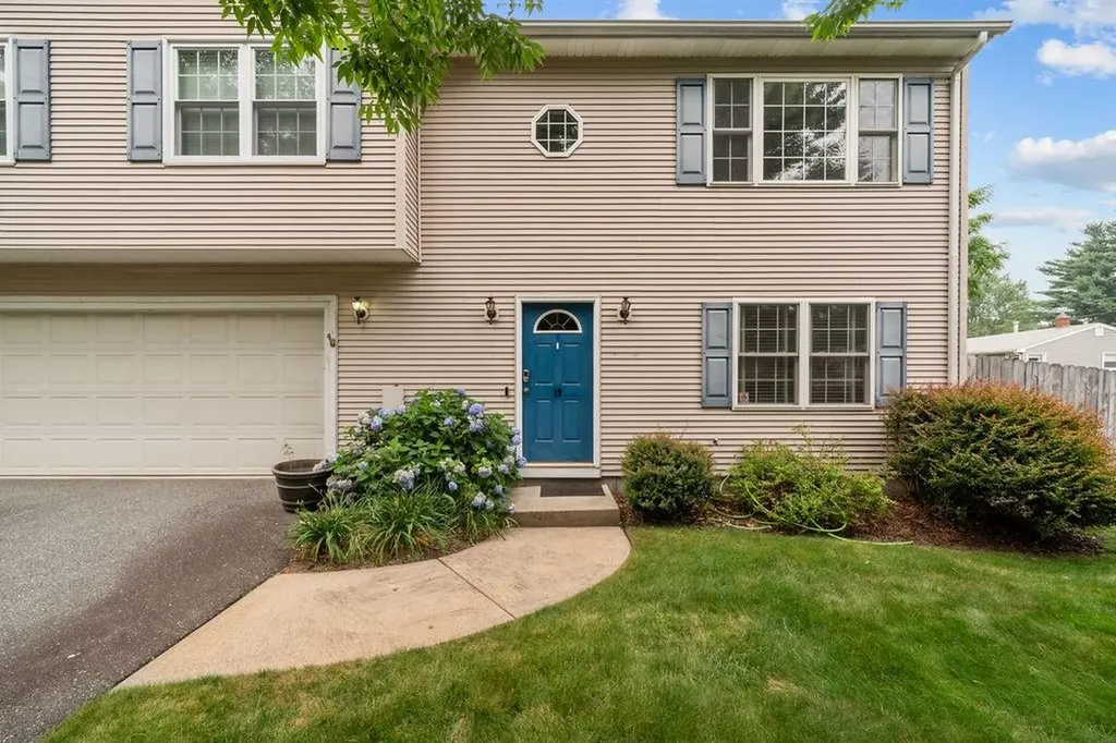 19 Desmar Court Warwick RI 02889