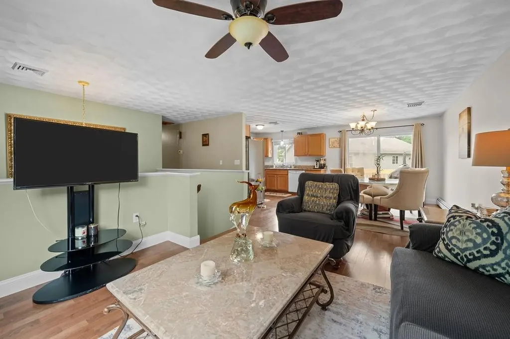 19 Desmar Court Warwick RI 02889