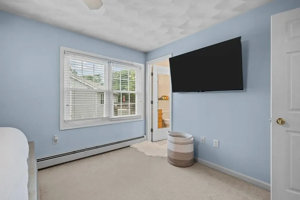 19 Desmar Court Warwick RI 02889
