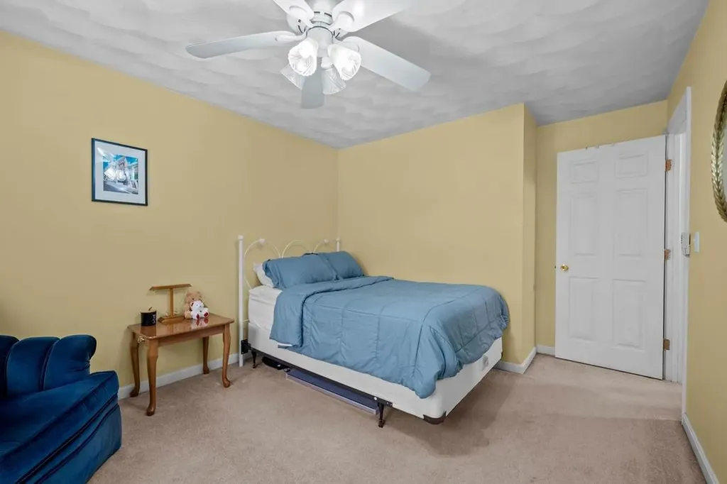 19 Desmar Court Warwick RI 02889
