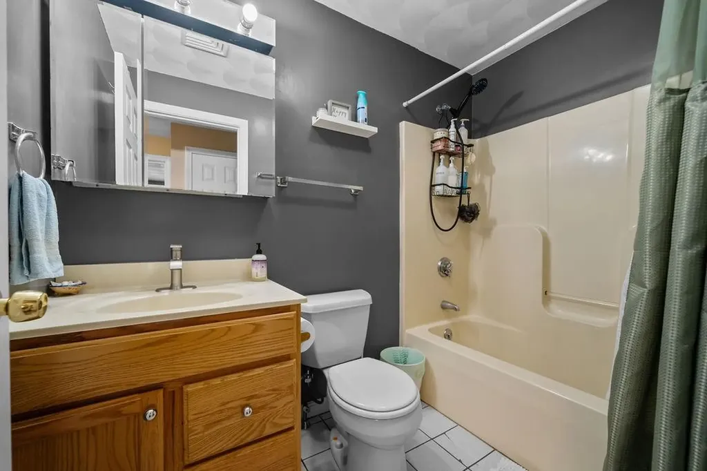 19 Desmar Court Warwick RI 02889