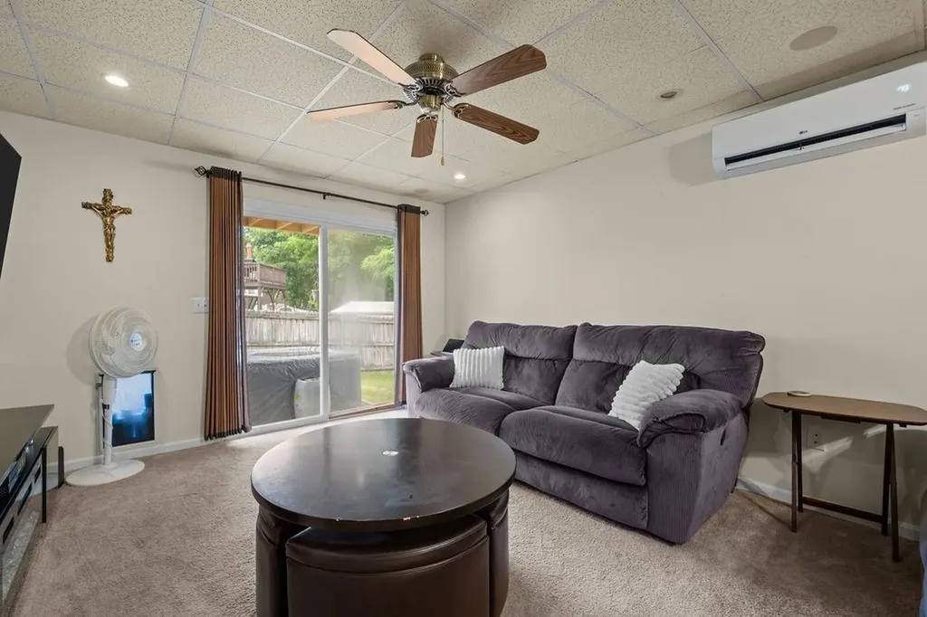 19 Desmar Court Warwick RI 02889