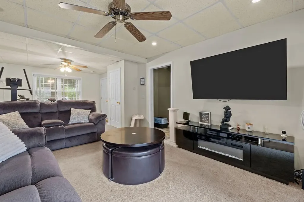 19 Desmar Court Warwick RI 02889