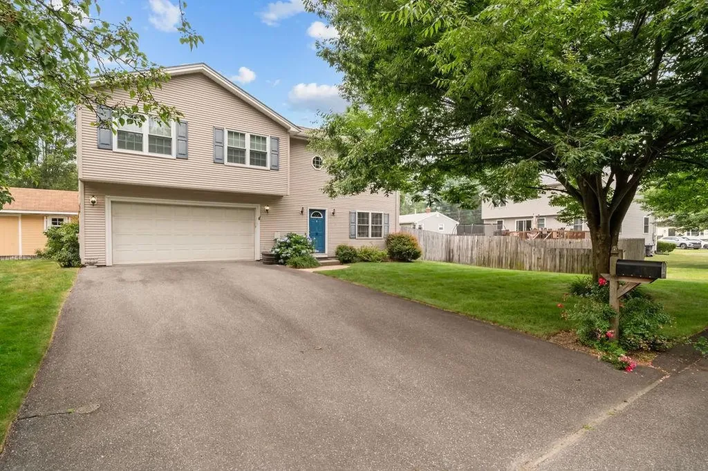 19 Desmar Court Warwick RI 02889