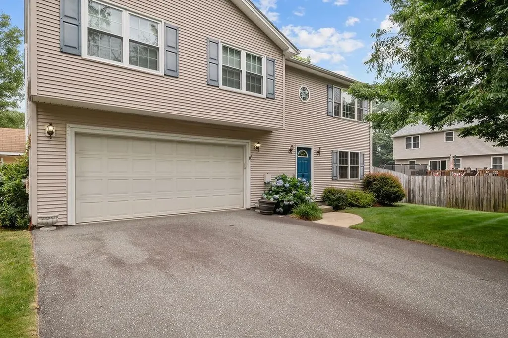 19 Desmar Court Warwick RI 02889