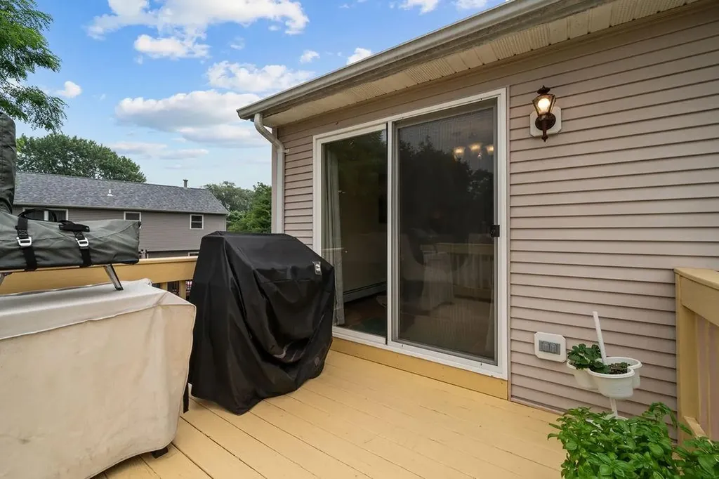 19 Desmar Court Warwick RI 02889