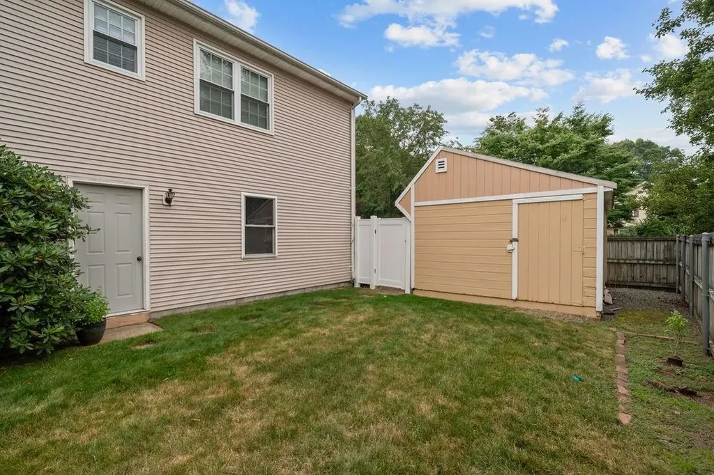19 Desmar Court Warwick RI 02889