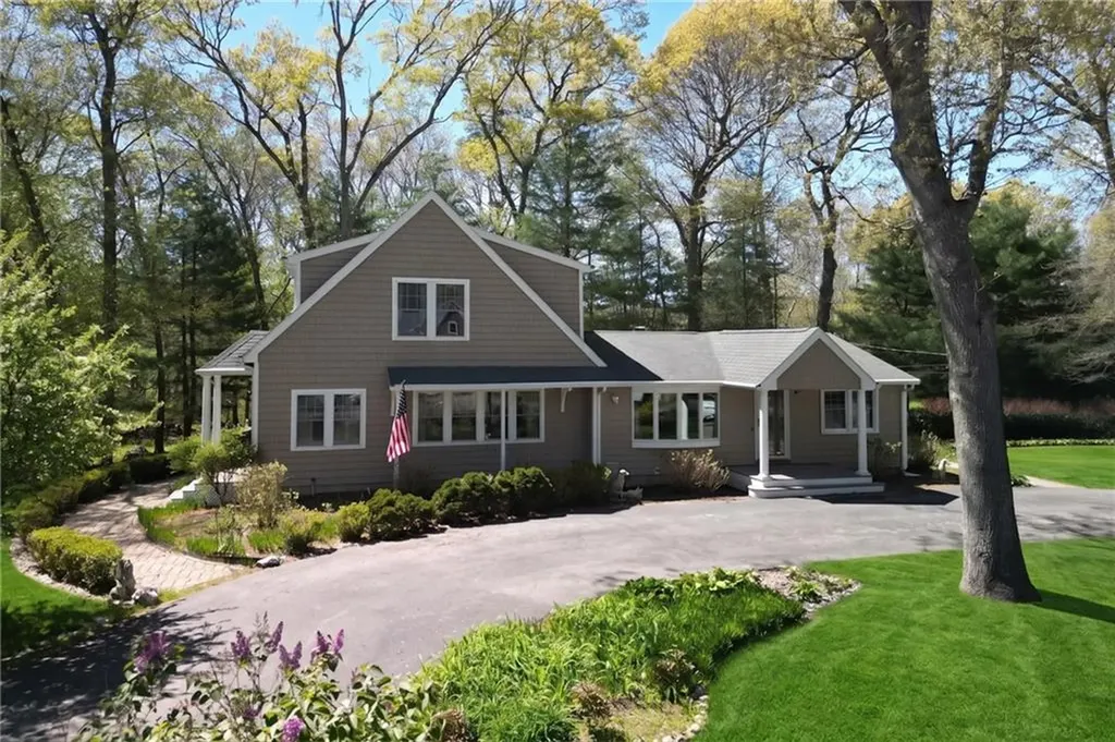102 Woodbine Road South Kingstown RI 02879