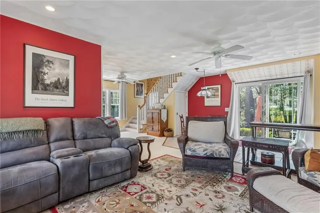 102 Woodbine Road South Kingstown RI 02879