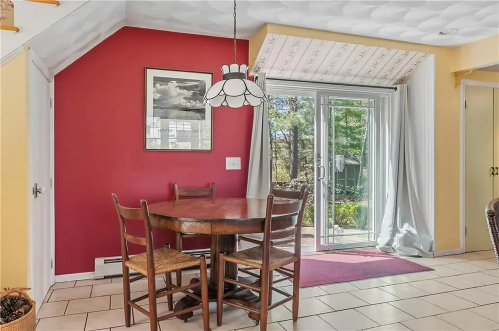 102 Woodbine Road South Kingstown RI 02879