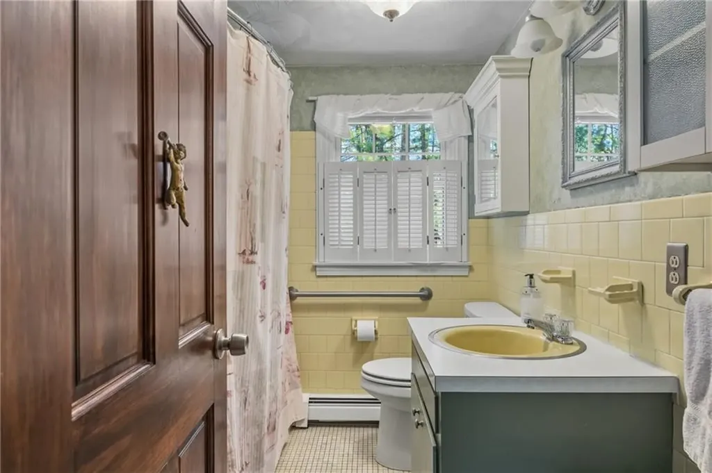 102 Woodbine Road South Kingstown RI 02879