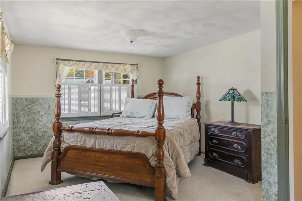 102 Woodbine Road South Kingstown RI 02879