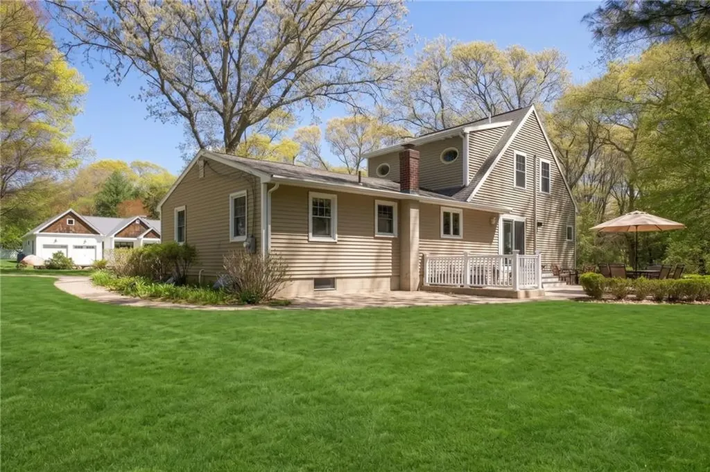 102 Woodbine Road South Kingstown RI 02879
