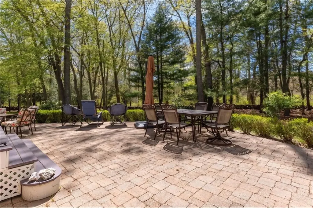 102 Woodbine Road South Kingstown RI 02879