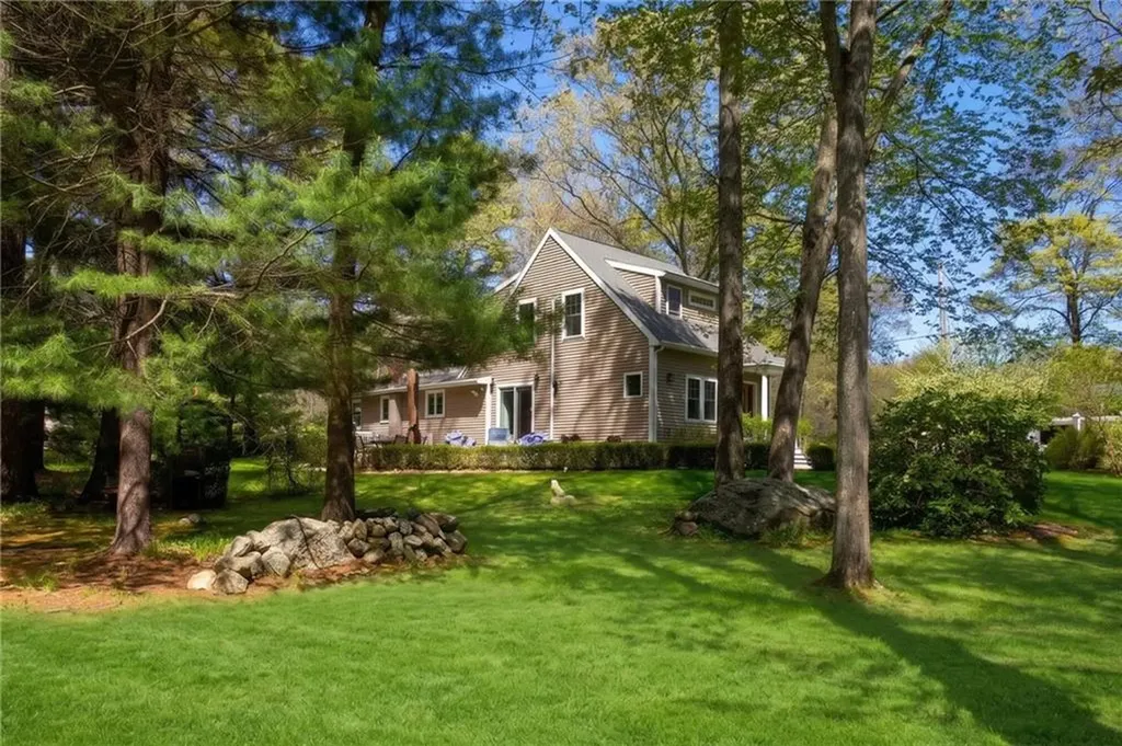 102 Woodbine Road South Kingstown RI 02879