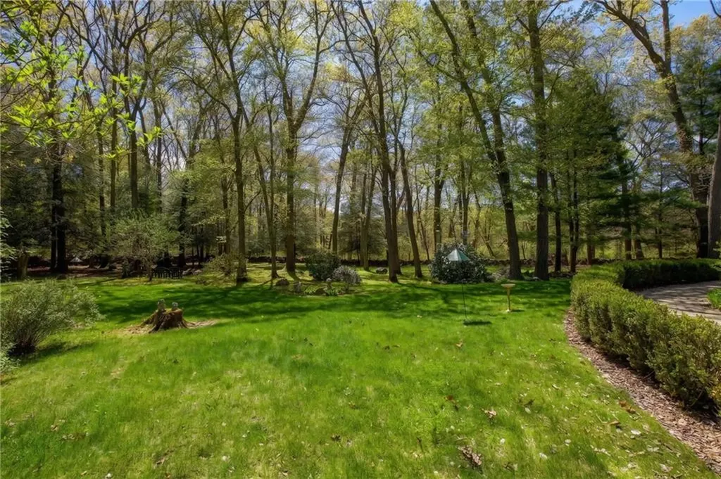 102 Woodbine Road South Kingstown RI 02879