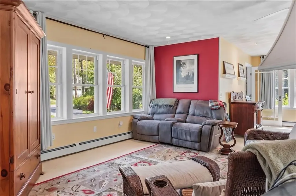 102 Woodbine Road South Kingstown RI 02879