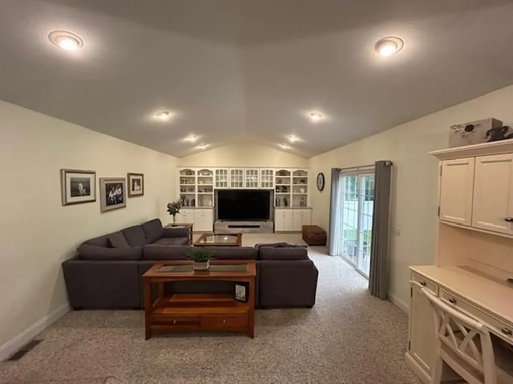 190 Hope Road Cranston RI 02921