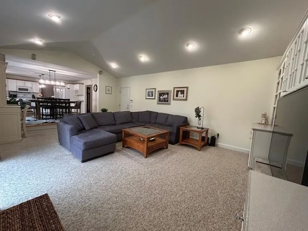 190 Hope Road Cranston RI 02921