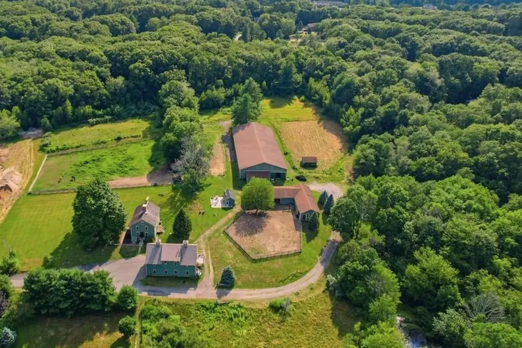 32 Equestrian Way Cranston RI 02921
