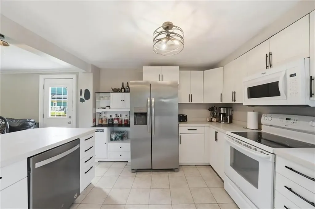 32 Equestrian Way Cranston RI 02921