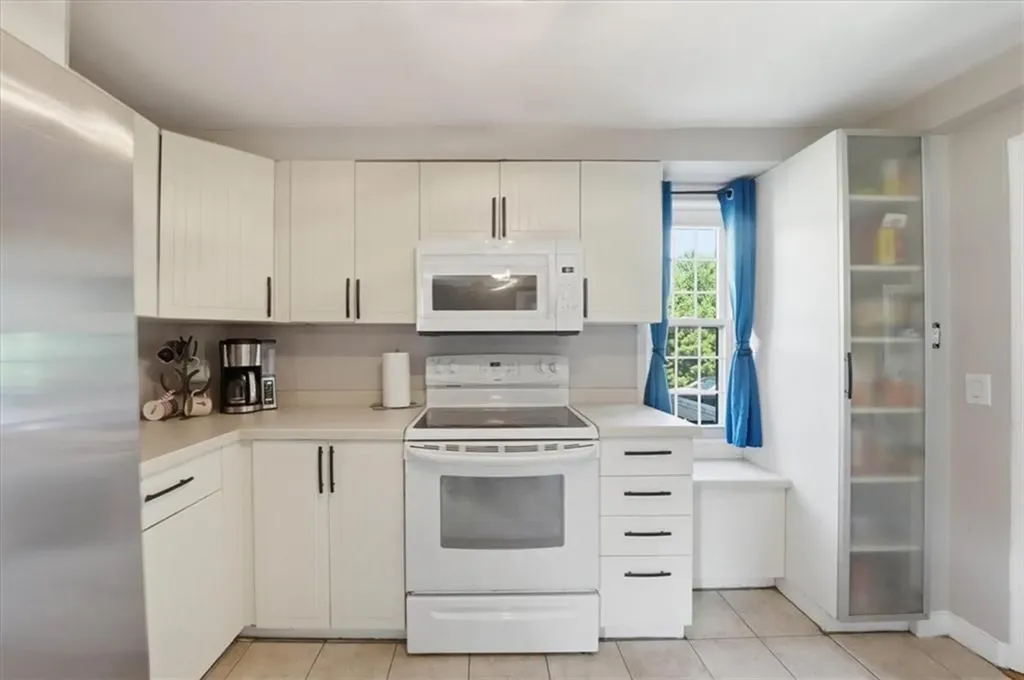 32 Equestrian Way Cranston RI 02921