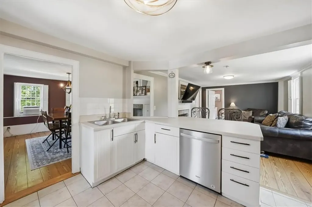 32 Equestrian Way Cranston RI 02921