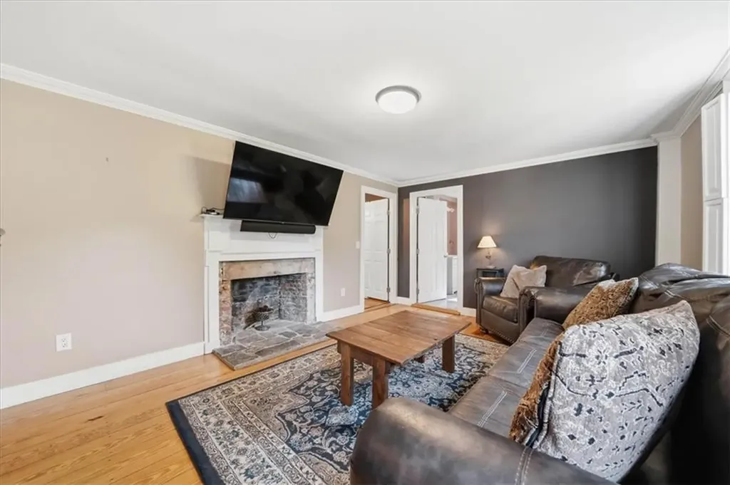 32 Equestrian Way Cranston RI 02921