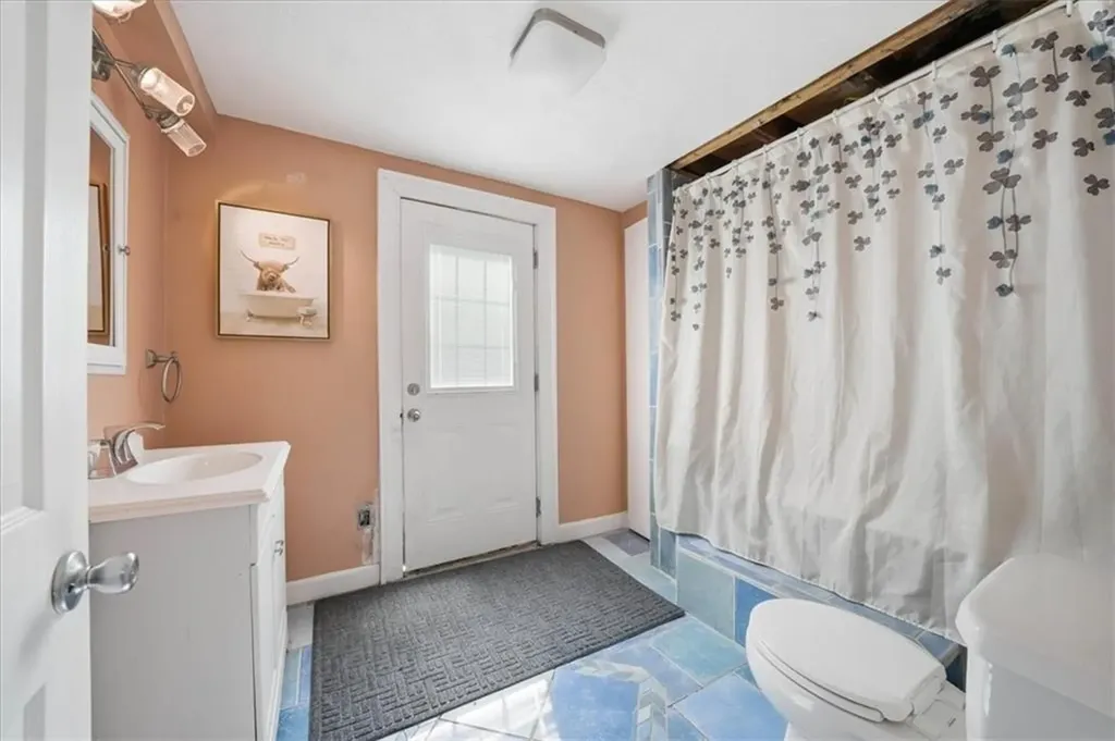 32 Equestrian Way Cranston RI 02921