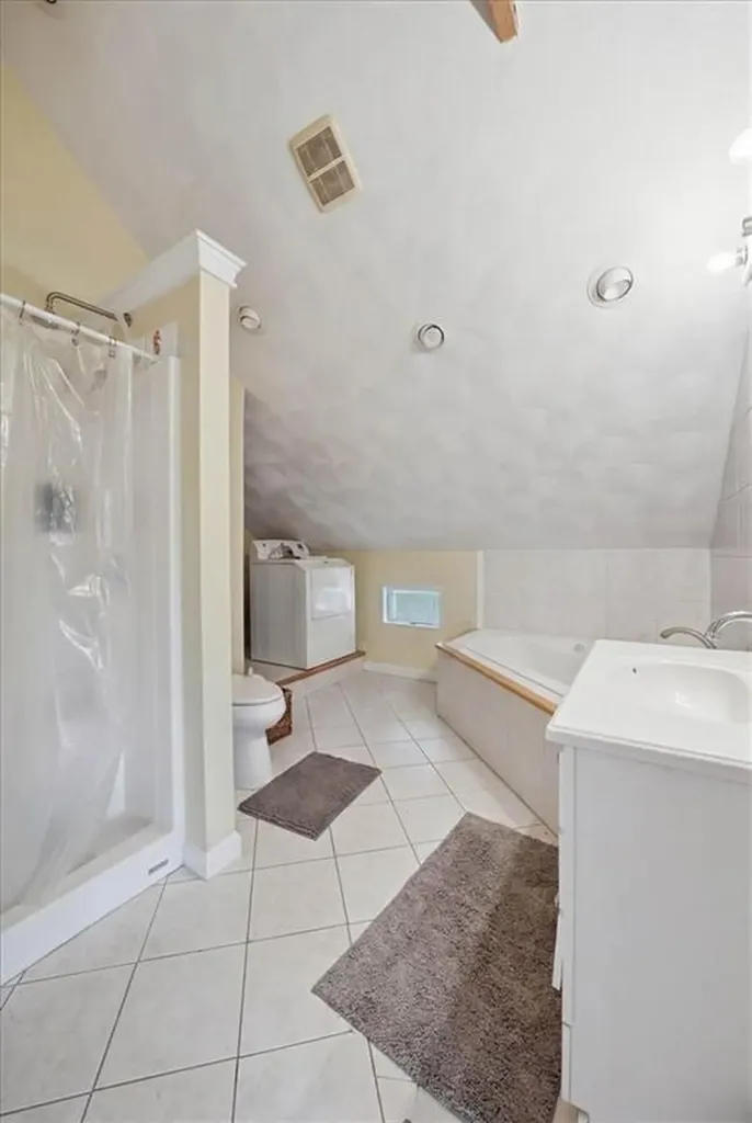 32 Equestrian Way Cranston RI 02921
