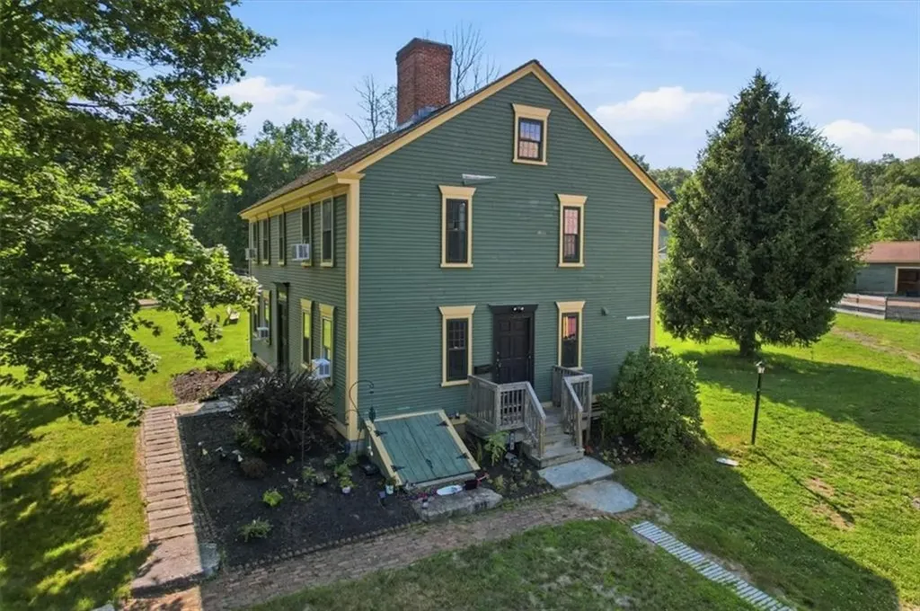 32 Equestrian Way Cranston RI 02921