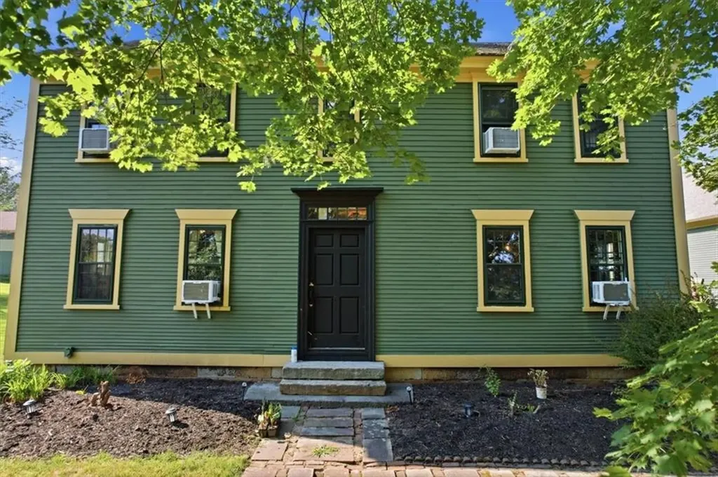 32 Equestrian Way Cranston RI 02921