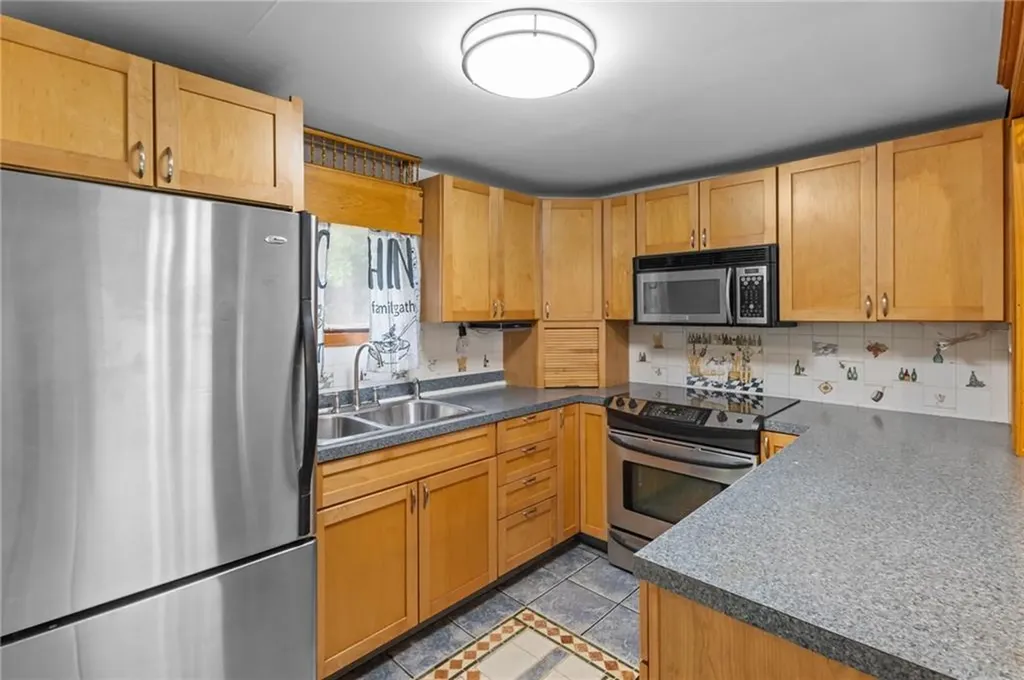 10 Ellis Road North Kingstown RI 02852