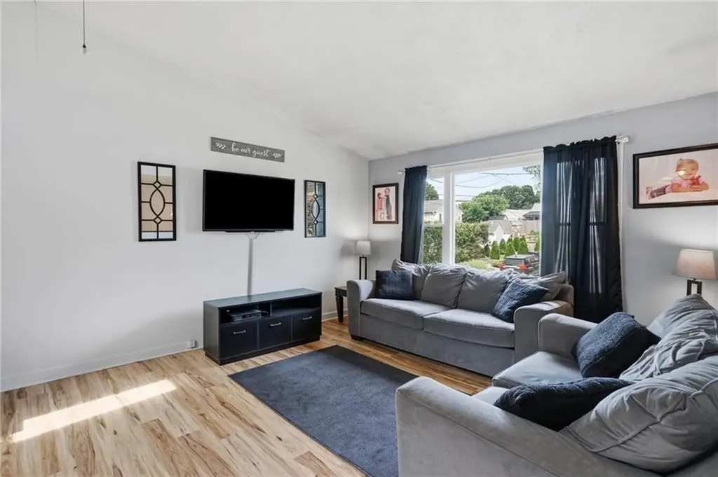 25 Oakridge Court Warwick RI 02886