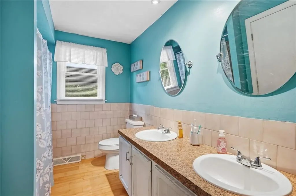 25 Oakridge Court Warwick RI 02886