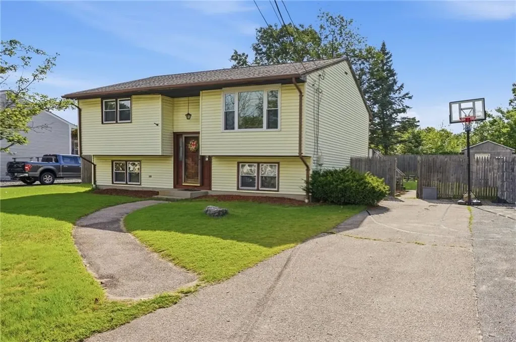 25 Oakridge Court Warwick RI 02886