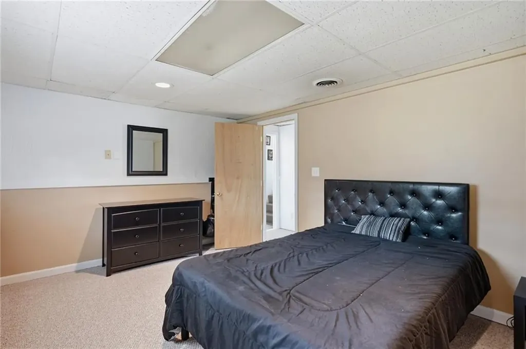 25 Oakridge Court Warwick RI 02886