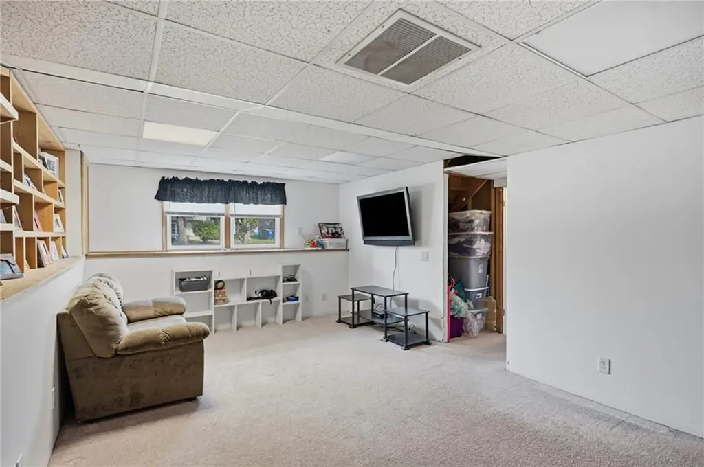 25 Oakridge Court Warwick RI 02886