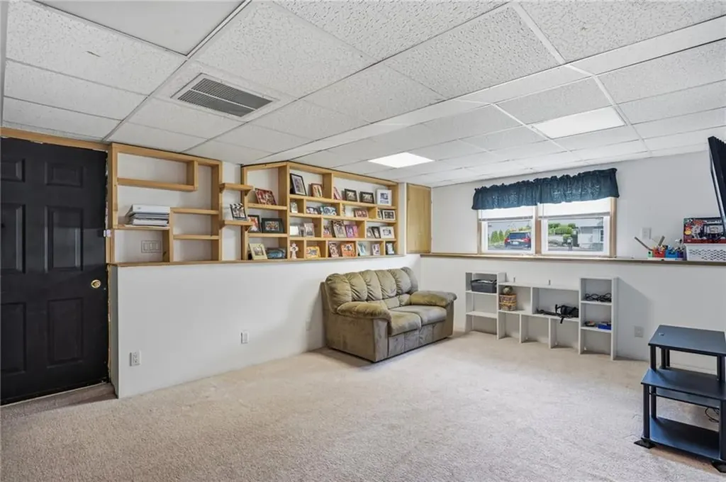 25 Oakridge Court Warwick RI 02886