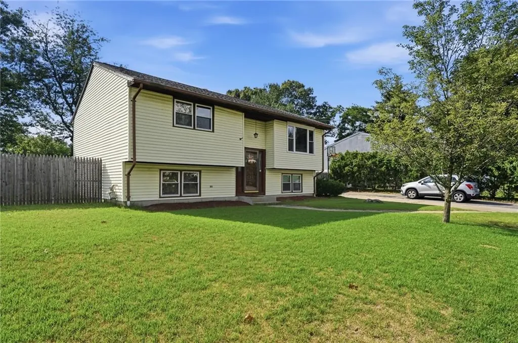 25 Oakridge Court Warwick RI 02886